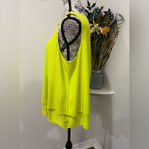 Crown & Ivy Lace trim/ layered Vibrant Green Sleeveless Women's Top size Large - Picture 7 of 10